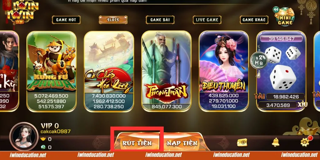 Người chơi có thể rút tiền thông qua trang web IWIN hoặc app